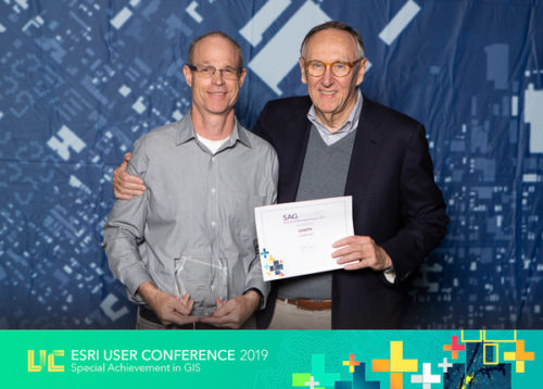 GIS AWARD Picture showing Pete Vitt and Jack Dangermond